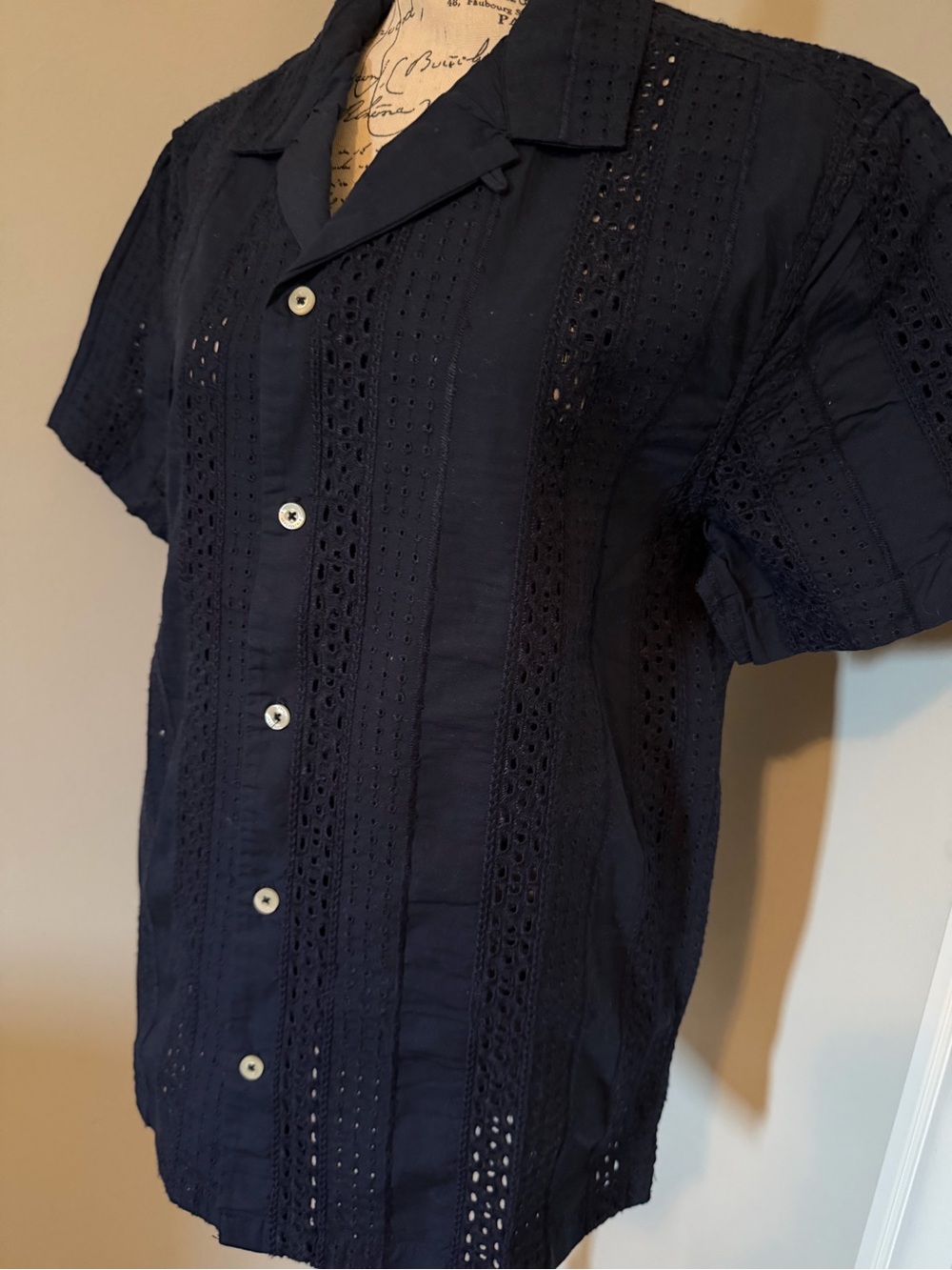 Aeropostale Men's Navy Short-Sleeve Eyelet Button-Down Shirt size small